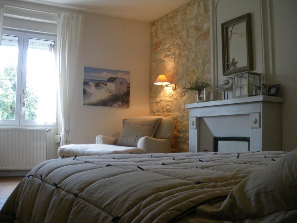 Hotel Les Persiennes Saintes Pokoj fotografie