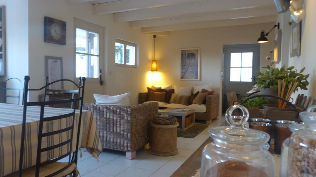 Hotel Les Persiennes Saintes Exteriér fotografie
